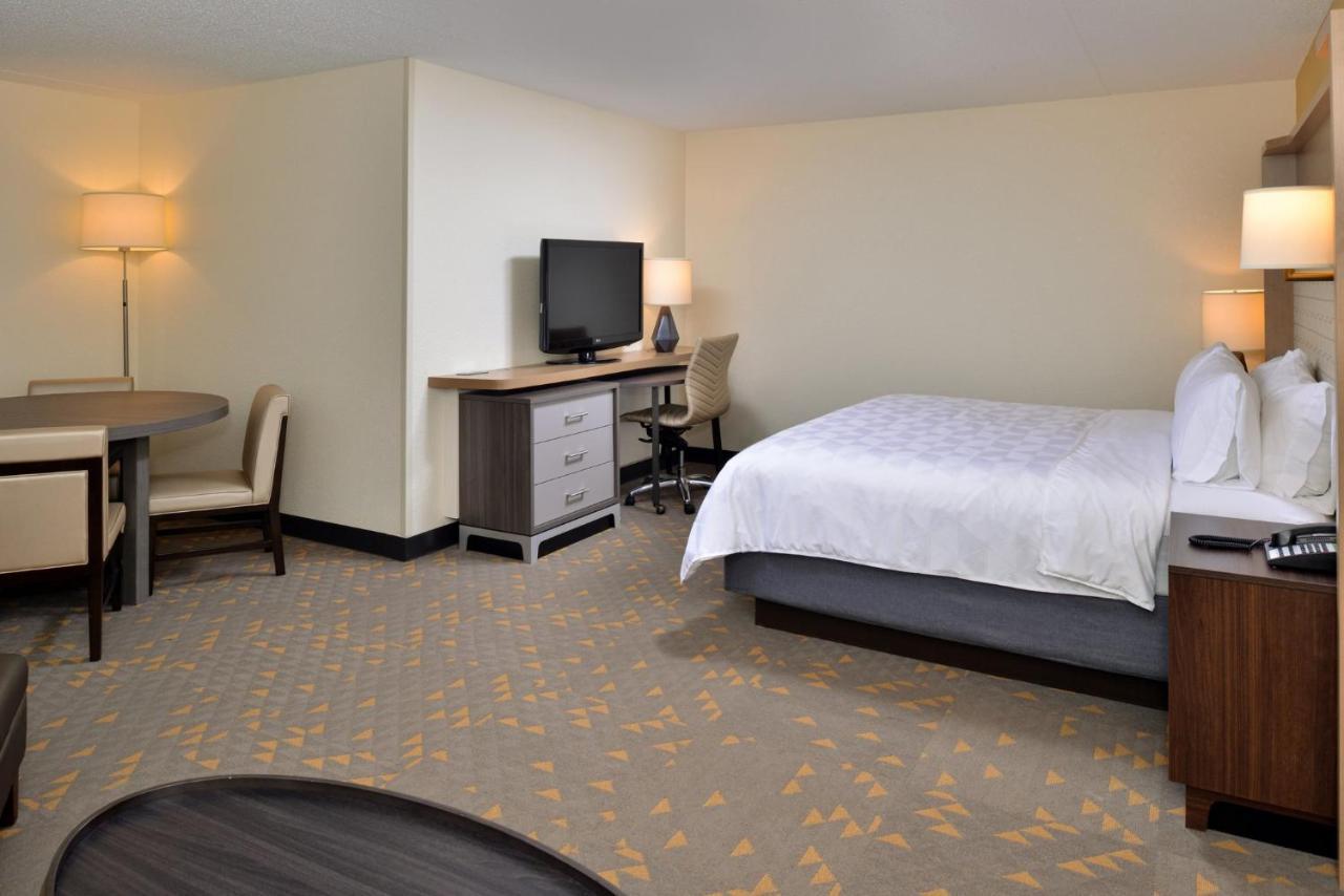 Holiday Inn Hotel & Suites Overland Park-Convention Center By Ihg Esterno foto