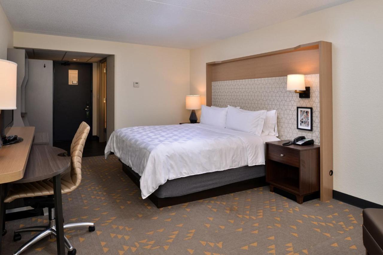 Holiday Inn Hotel & Suites Overland Park-Convention Center By Ihg Esterno foto