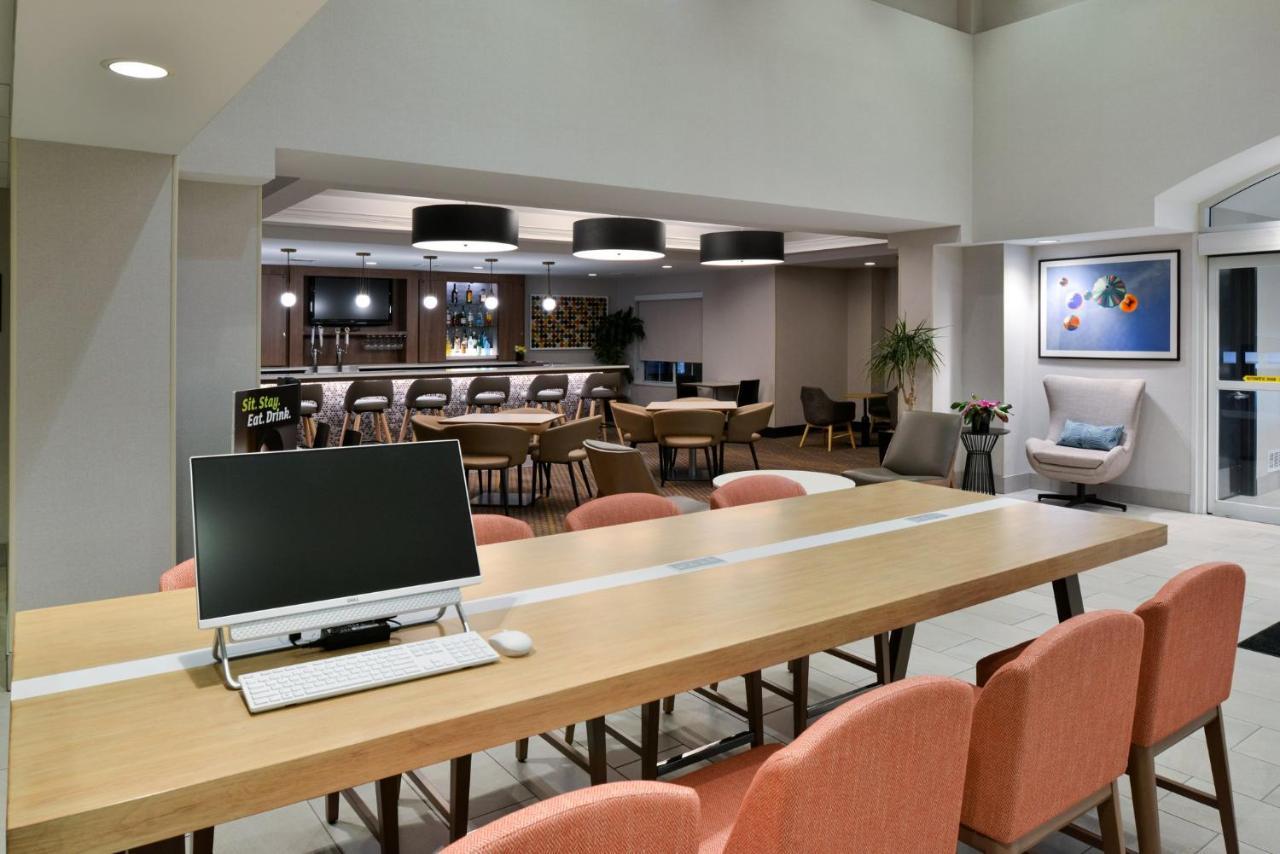 Holiday Inn Hotel & Suites Overland Park-Convention Center By Ihg Esterno foto