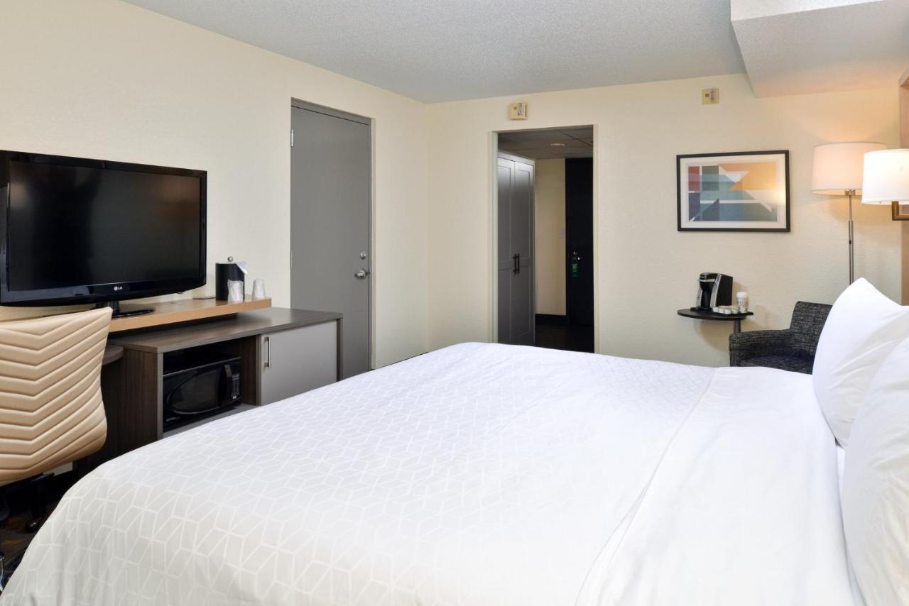 Holiday Inn Hotel & Suites Overland Park-Convention Center By Ihg Esterno foto