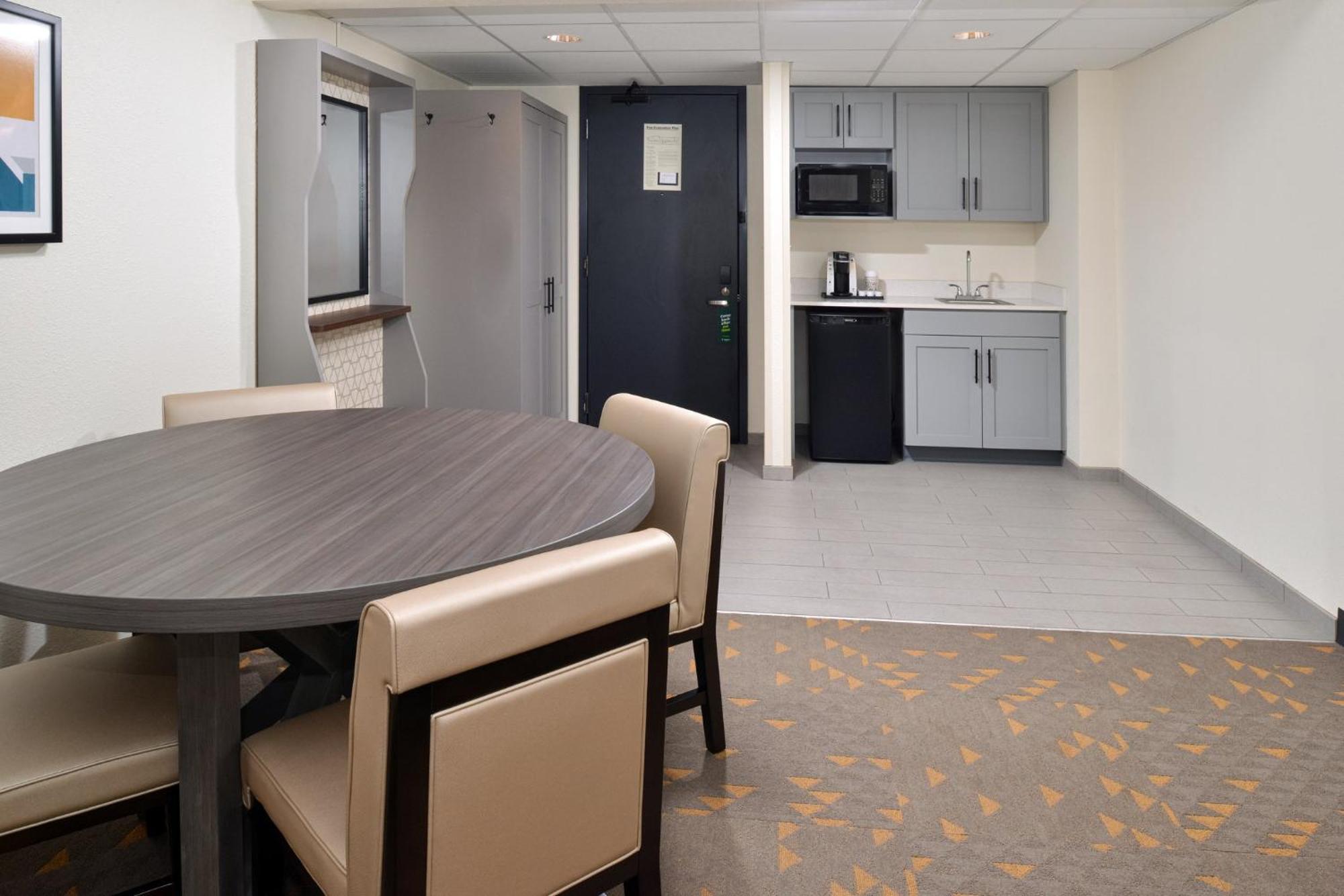 Holiday Inn Hotel & Suites Overland Park-Convention Center By Ihg Esterno foto