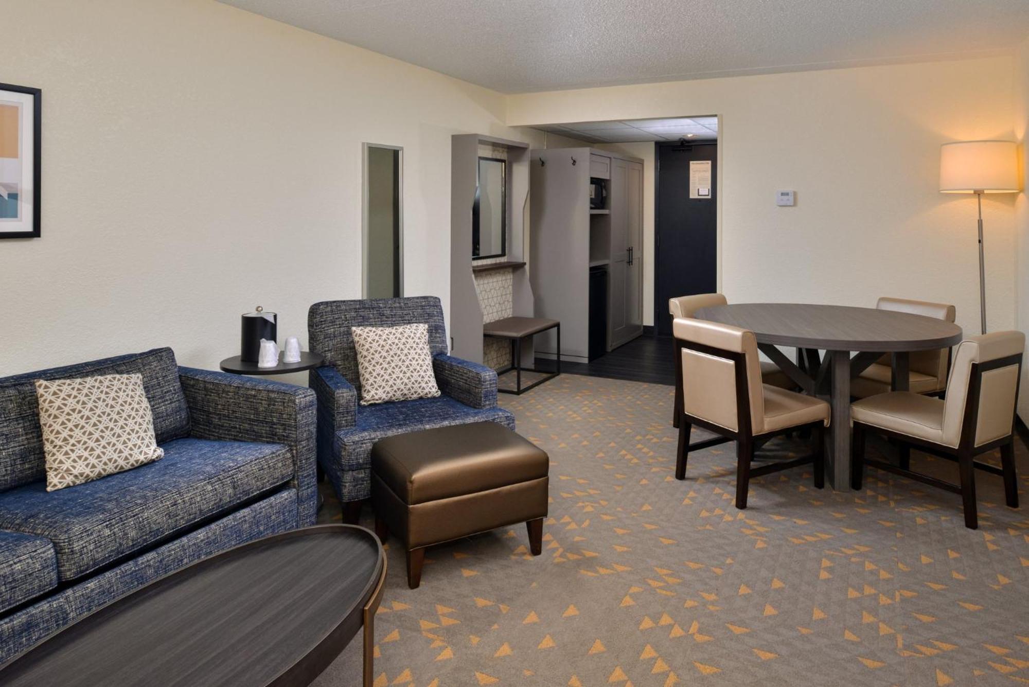 Holiday Inn Hotel & Suites Overland Park-Convention Center By Ihg Esterno foto